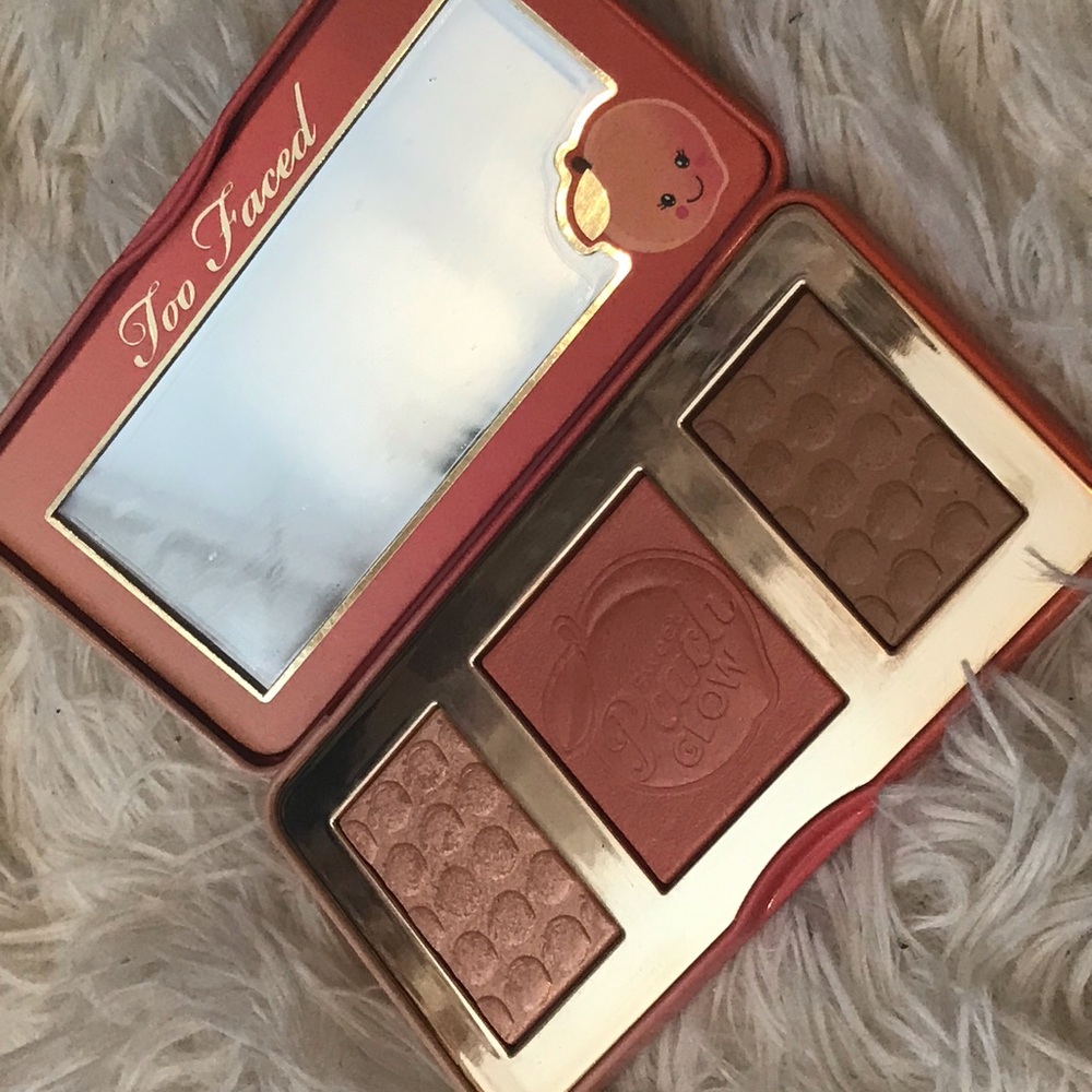 Too Faced Sweet Peach Glow Palette